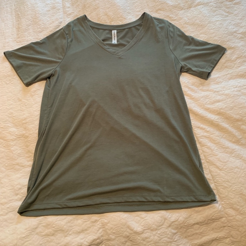 Boutique basic olive tee!